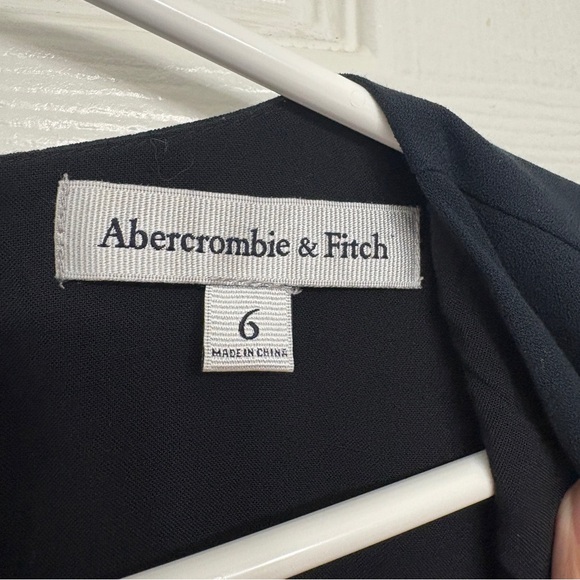 Abercrombie & Fitch Faux Wrap Skort Romper V-neck Black in Sz 6 - Picture 3 of 8